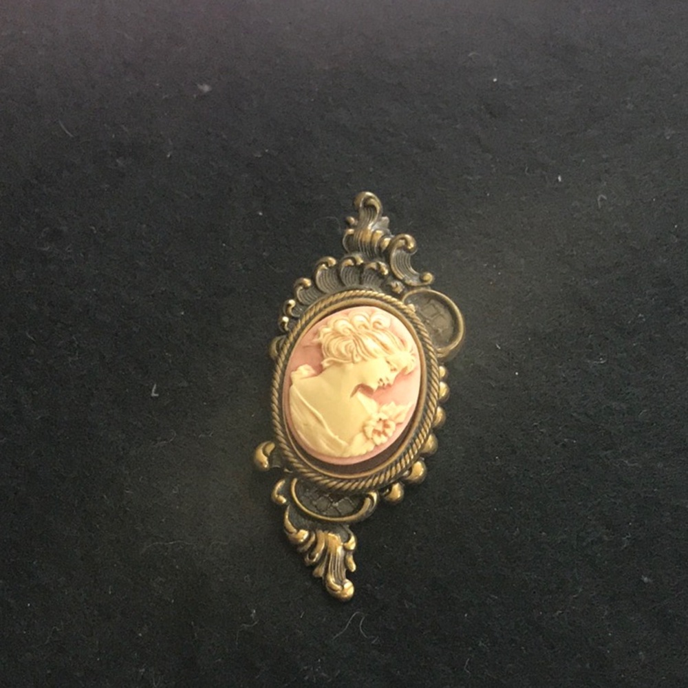 Pink Cameo